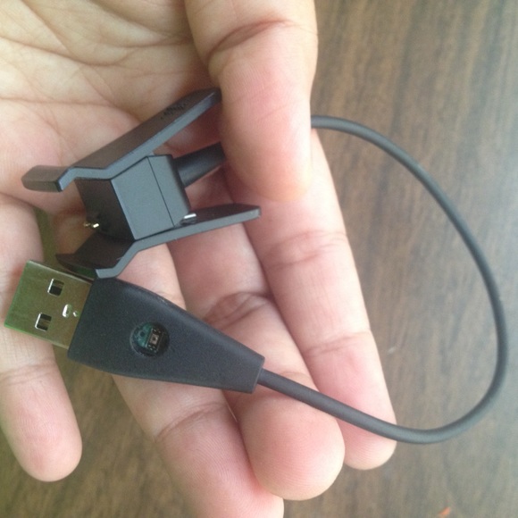 Fitbit Alta with gold strap - Picture 6 of 7